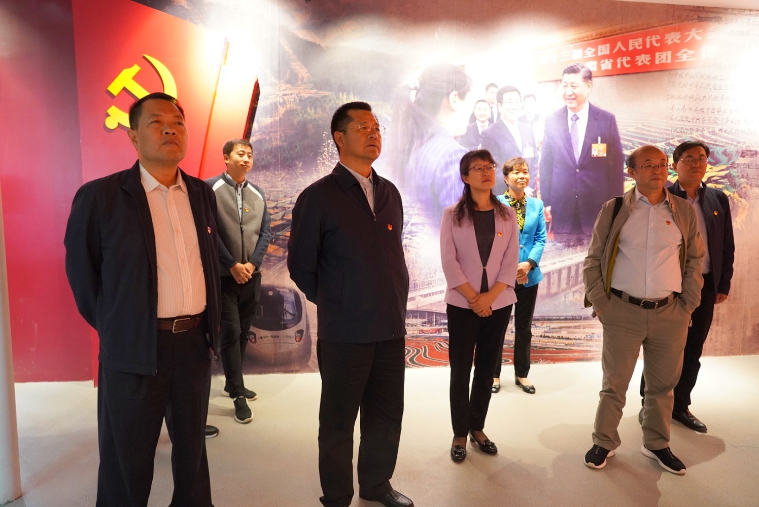 集團(tuán)公司開展“不忘初心、牢記使命”主題黨日活動(dòng) <br/> — 參觀主題教育檔案文獻(xiàn)展